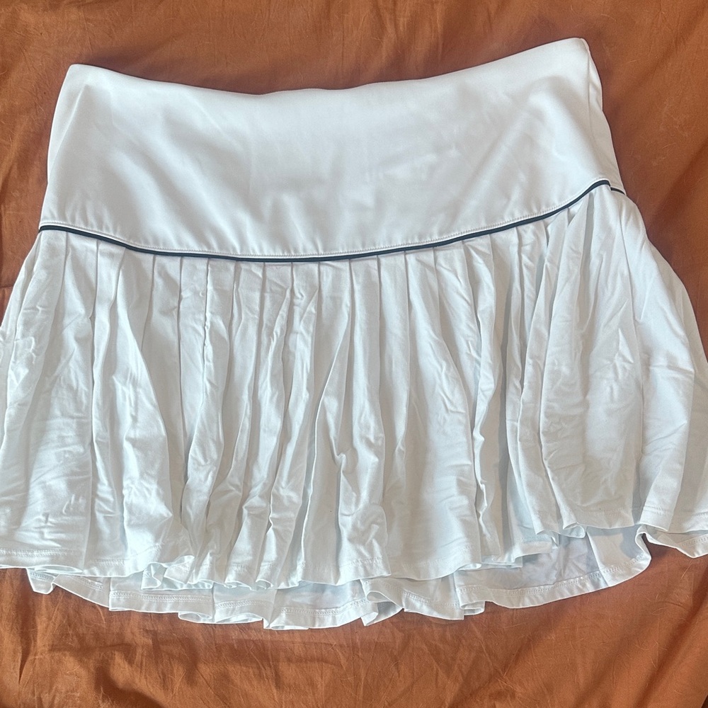 Vineyard Vines White Pleated Tennis Skort with Piping